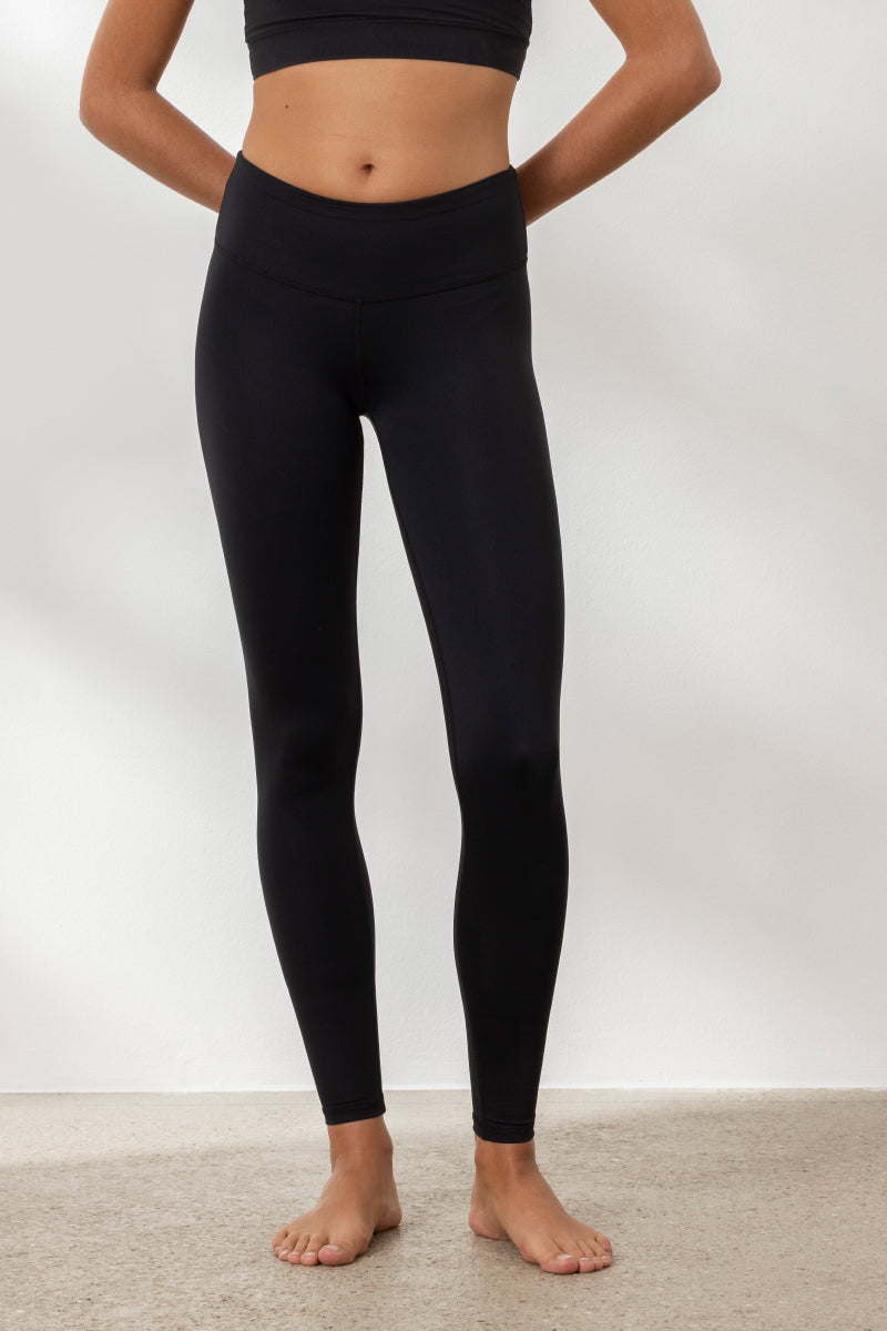 Hey Honey Yoga black leggings, featuring high waist, soft fabric, and a flattering fit for yoga and casual wear.