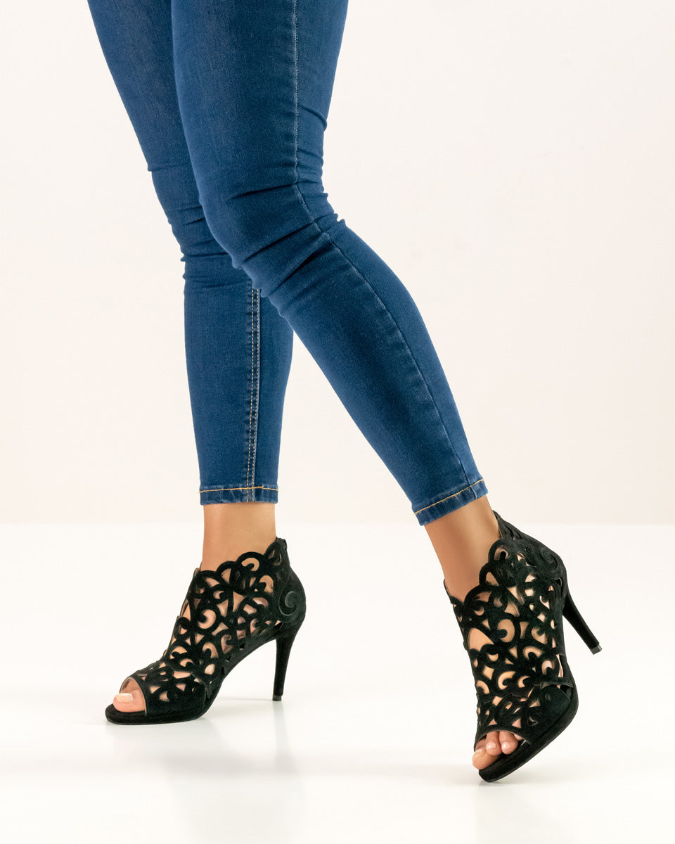 Elegant Anna Kern Fleur dance shoes with open toe design, featuring decorative black suede and 8 cm heels, worn with jeans.