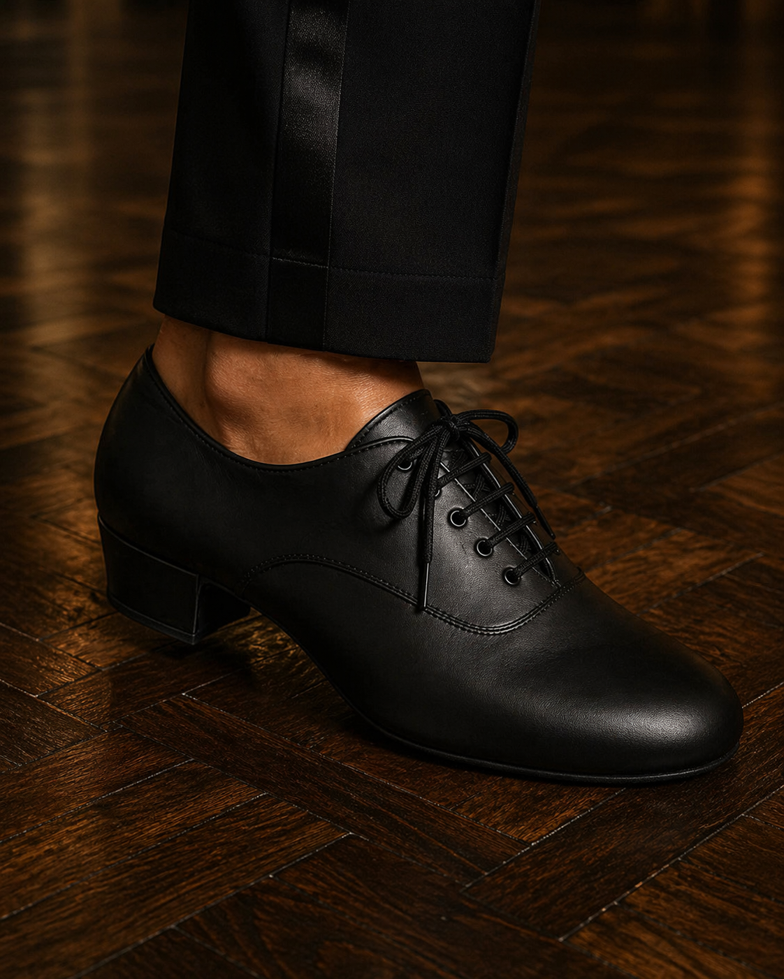 Capezio heren Latin dansschoenen zwart leer detail close-up