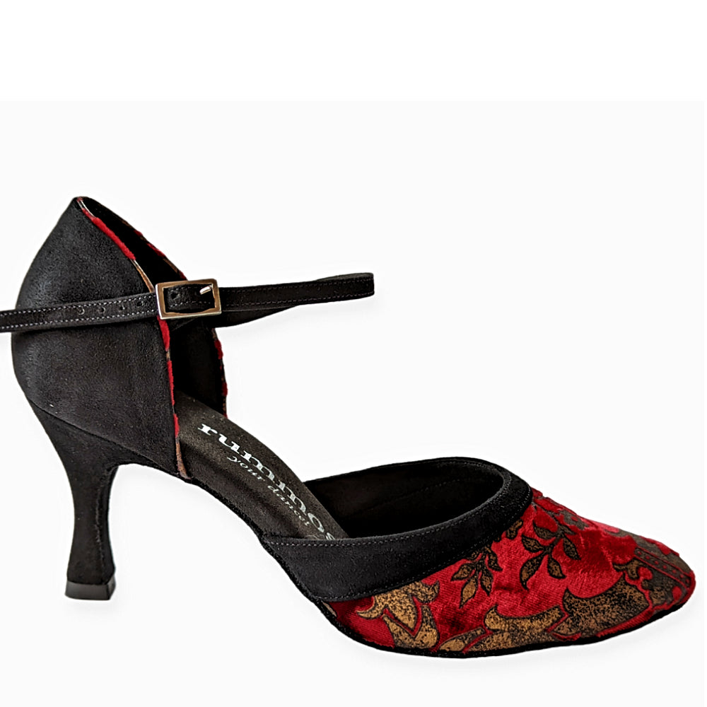 Elegante Rummos R407 schoenen met gesloten voorkant en comfortabele hak in zwart en rood bloemenpatroon.