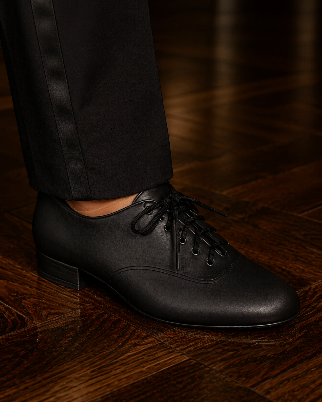 Capezio heren Standard ballroom schoenen zwart leer detail close-up