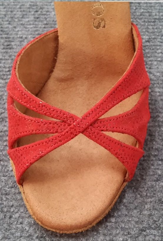 Rummos R385 118 red sandal with cross strap design, ideal for Latin dancing and comfort.