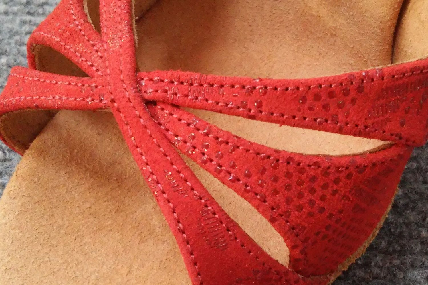 Close-up of the Rummos R385 118 red sandal showcasing its stylish design and intricate strap detailing.