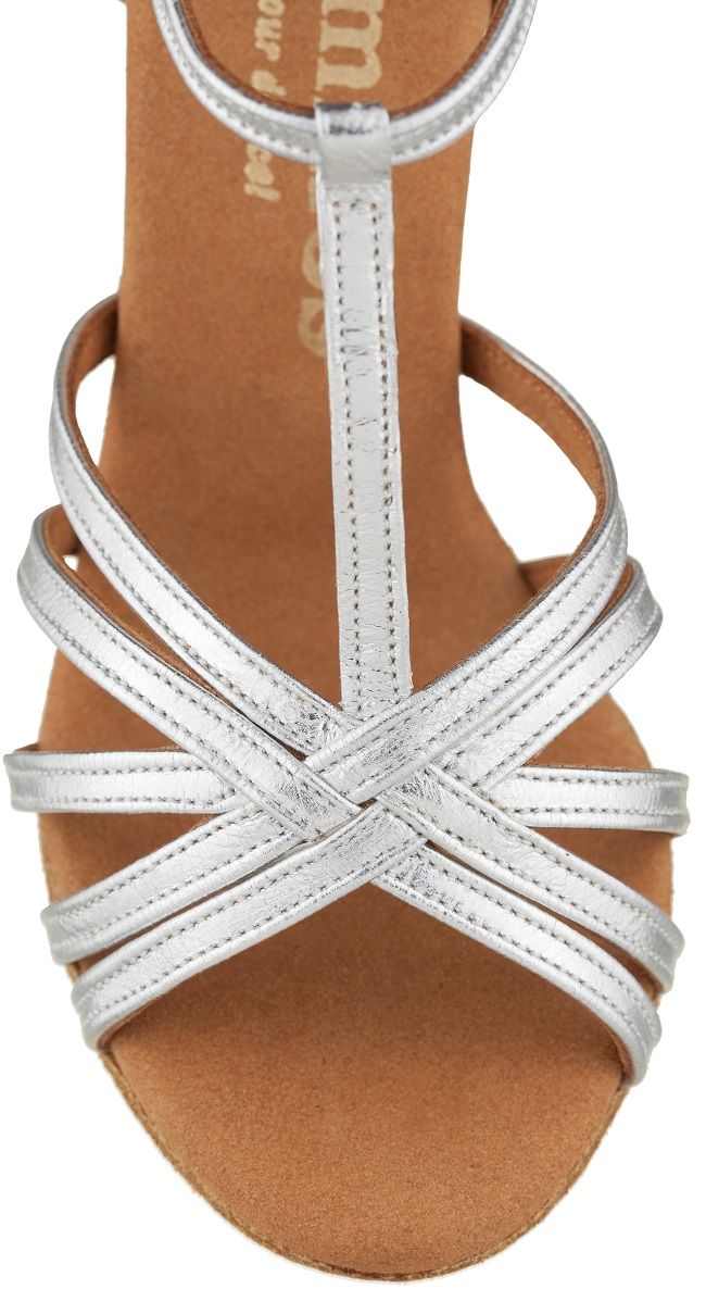 Handgemaakt leren T-strap dansschoen in zilver met comfortabele binnenzool en elegante criss-cross banden.