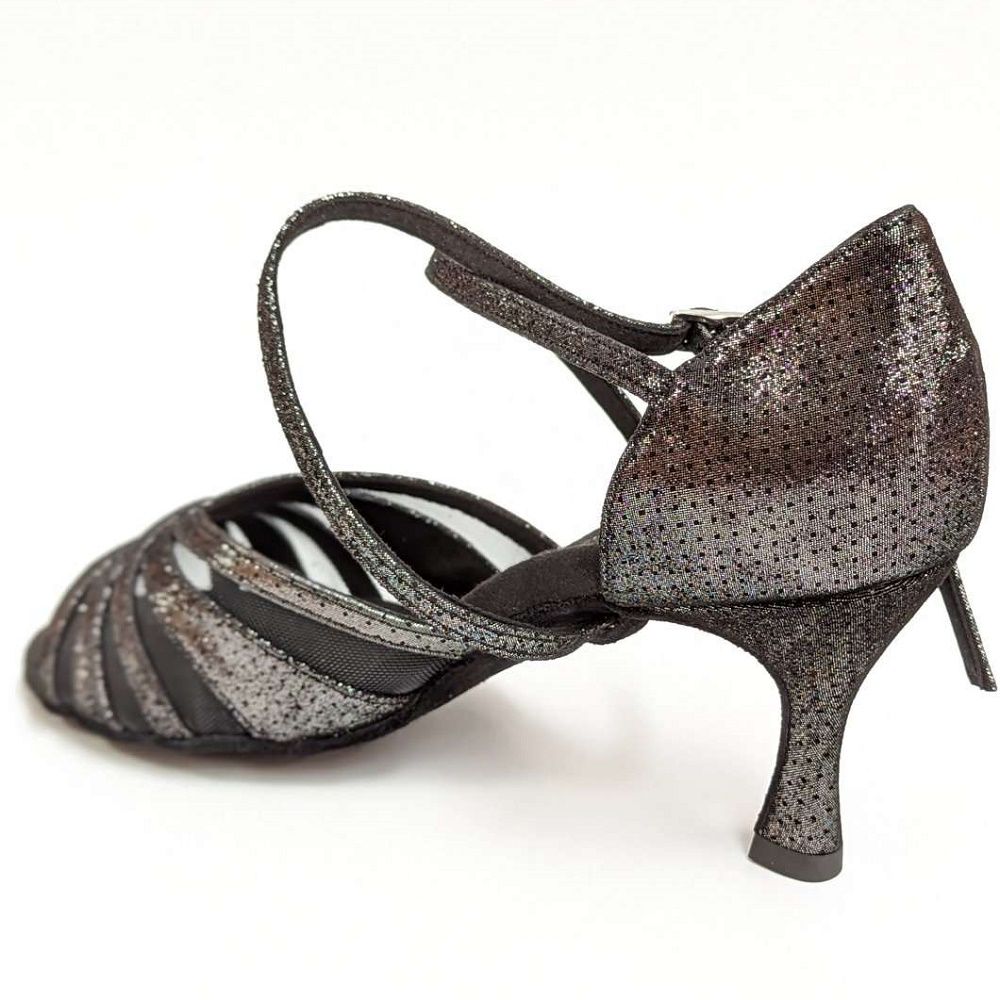 Rummos R530 dance shoe featuring a stylish design, soft net for flexibility, and a stable heel for ultimate comfort.