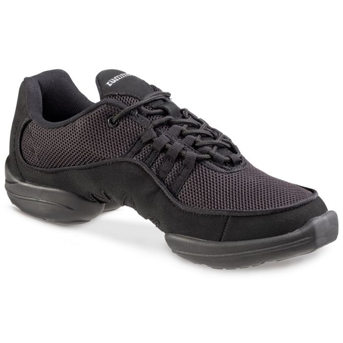 Rummos RS01 Black shoes with responsive cushioning, designed for comfort and versatility in footwear.